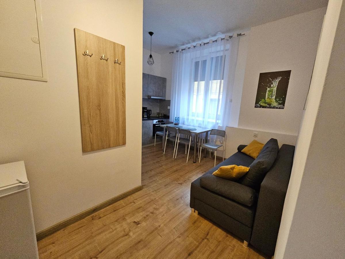 Apartamenty Koktajlove 凯尔采 外观 照片
